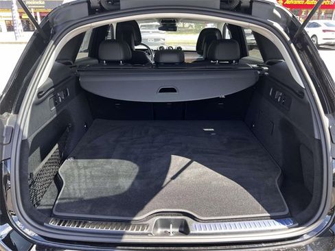 Used 2025 Mercedes-Benz GLC 350e 4MATIC image 9