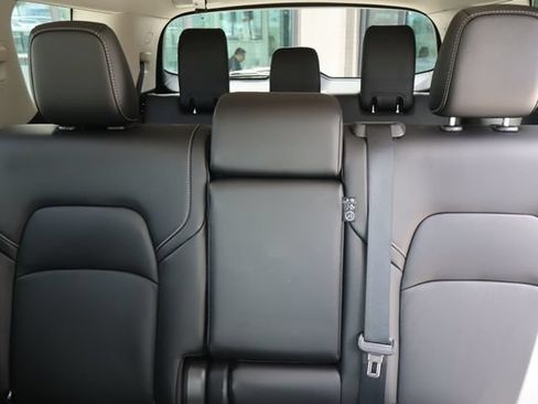 Used 2023 Nissan Pathfinder SL AWD/4WD image 18