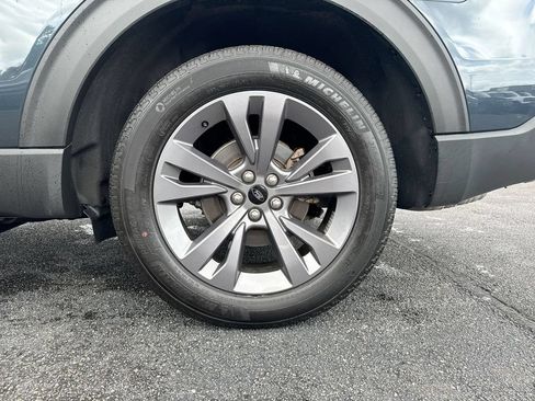 Used 2024 Ford Explorer XLT w/ Equipment Group 202A AWD/4WD image 27