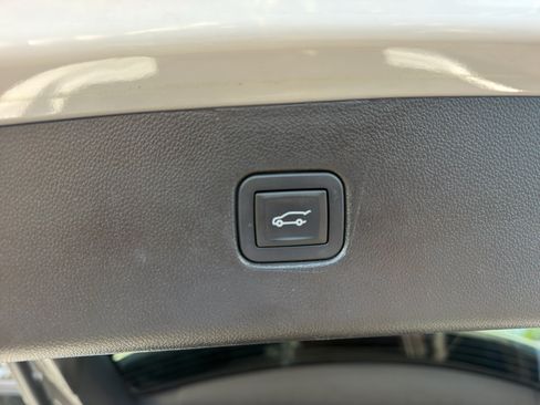 Used 2019 Chevrolet Blazer LT FWD image 12