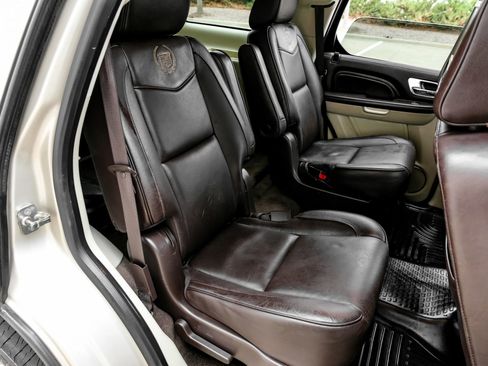 Used 2013 Cadillac Escalade Platinum image 39