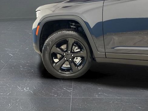 Used 2024 Jeep Grand Cherokee Limited w/ Black Appearance Package image 39