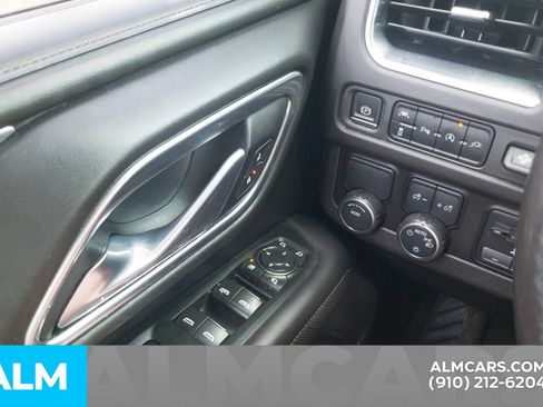 Used 2021 Chevrolet Suburban Premier w/ Premium Package RWD image 15