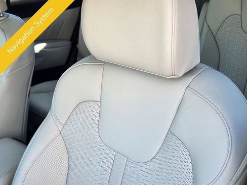 Certified 2024 Kia Sorento SX Prestige AWD/4WD image 11