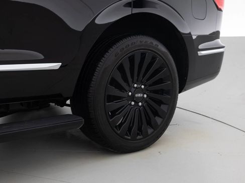 Used 2018 Lincoln Navigator Reserve w/ Technology Package image 20