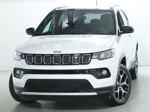 Used 2025 Jeep Compass Limited AWD/4WD image 3