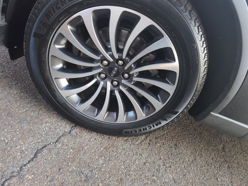 Used 2020 Lincoln Aviator Reserve w/ Elements Package Plus image 10