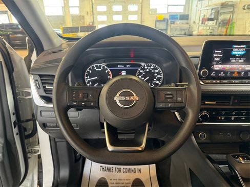 Used 2023 Nissan Rogue S image 15