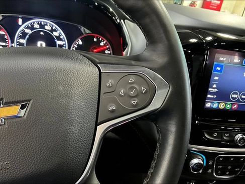 Used 2023 Chevrolet Traverse Premier FWD image 12