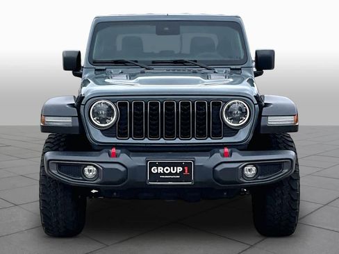 Used 2024 Jeep Gladiator Rubicon w/ Safety Group AWD/4WD image 4
