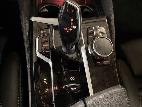 Used 2022 BMW 530i xDrive w/ M Sport Package image 37