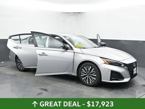 Used 2024 Nissan Altima 2.5 SV FWD image 47