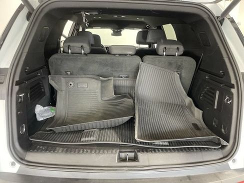 Used 2024 Chevrolet Traverse LT w/ Enhanced Driving Package FWD image 25
