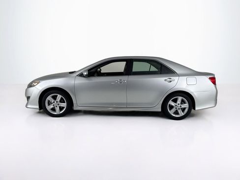 Used 2013 Toyota Camry image 2