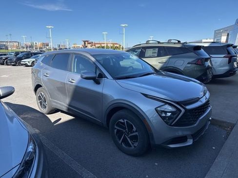 Certified 2023 Kia Sportage LX image 3