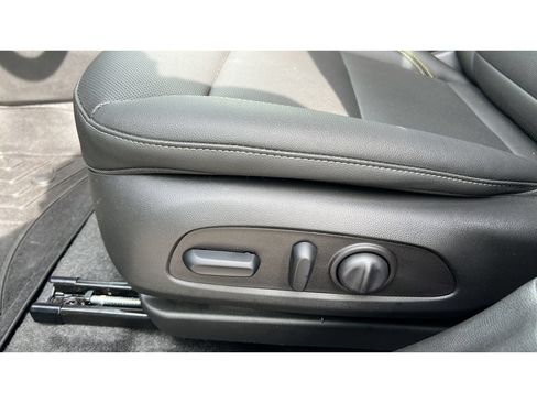 Certified 2025 Chevrolet Trax ACTIV w/ Sunroof Package FWD image 25