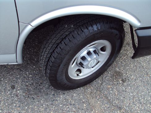 Used 2016 Chevrolet Express 2500 LS image 33