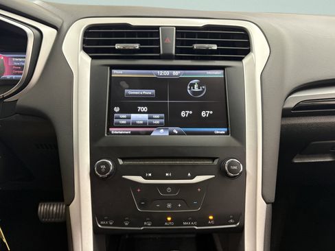 Used 2014 Ford Fusion SE FWD image 13