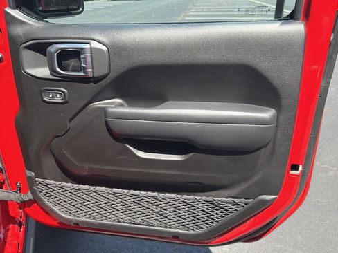 Used 2025 Jeep Wrangler Unlimited Rubicon AWD/4WD image 28