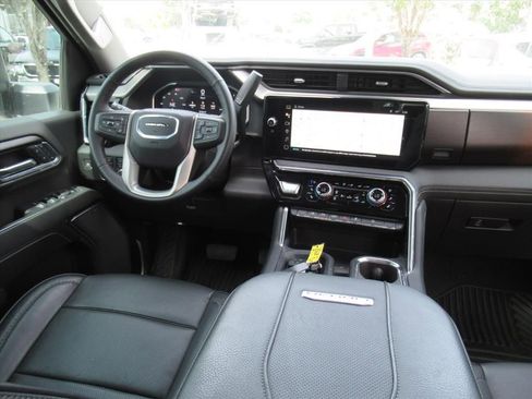 Used 2024 GMC Sierra 2500 Denali w/ Denali Reserve Package AWD/4WD image 13