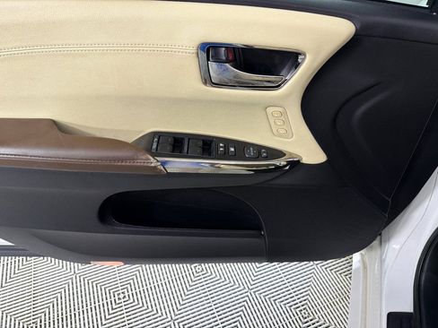 Used 2016 Toyota Avalon XLE Premium FWD image 11