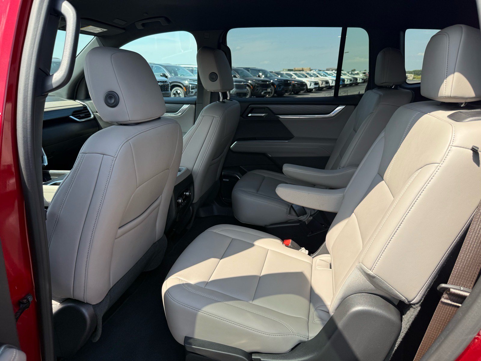Used 2026 GMC Acadia Elevation w/ Elevation Premium Package FWD image 13