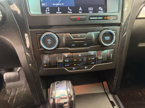Used 2017 Ford Explorer XLT w/ Equipment Group 201A FWD image 25