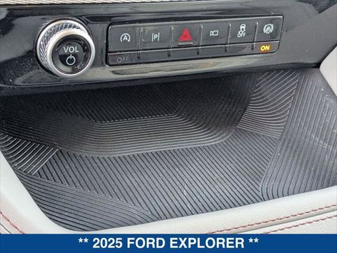 Used 2025 Ford Explorer Active w/ Active Comfort Package image 16