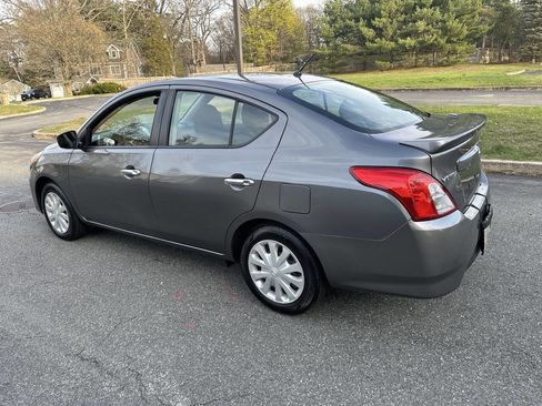 Used 2018 Nissan Versa SV image 5