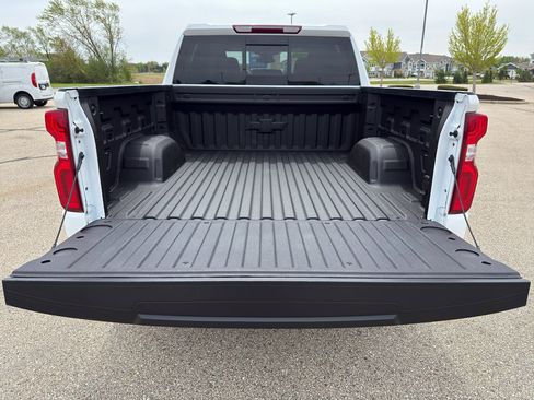 Used 2025 Chevrolet Silverado 1500 LT Trail Boss w/ Convenience Package II AWD/4WD image 15