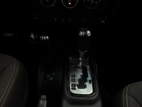 Used 2013 Jeep Wrangler Unlimited Sahara AWD/4WD image 25