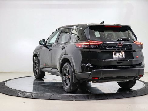 Used 2025 Nissan Rogue SV AWD/4WD image 2