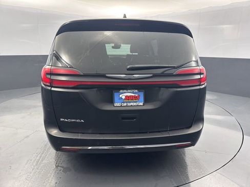 Used 2024 Chrysler Pacifica Touring-L image 6