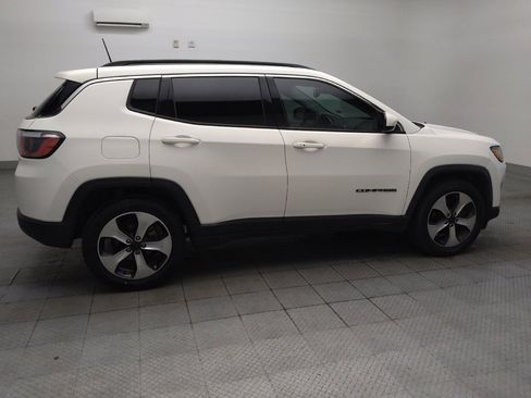 Used 2017 Jeep Compass Latitude w/ Popular Equipment Group FWD image 10