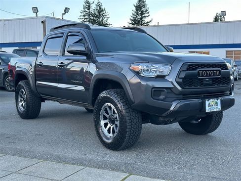 Used 2023 Toyota Tacoma Trail Edition w/ Trail Edition image 4