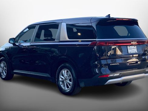 Used 2024 Kia Carnival LX image 13