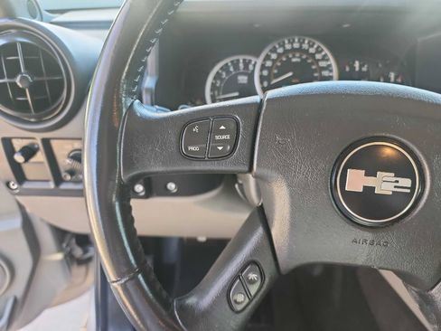 Used 2005 HUMMER H2 w/ Preferred Equipment Group image 19