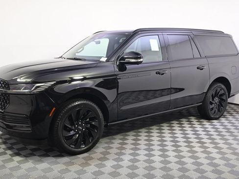 New 2026 Lincoln Navigator L Reserve AWD/4WD image 2