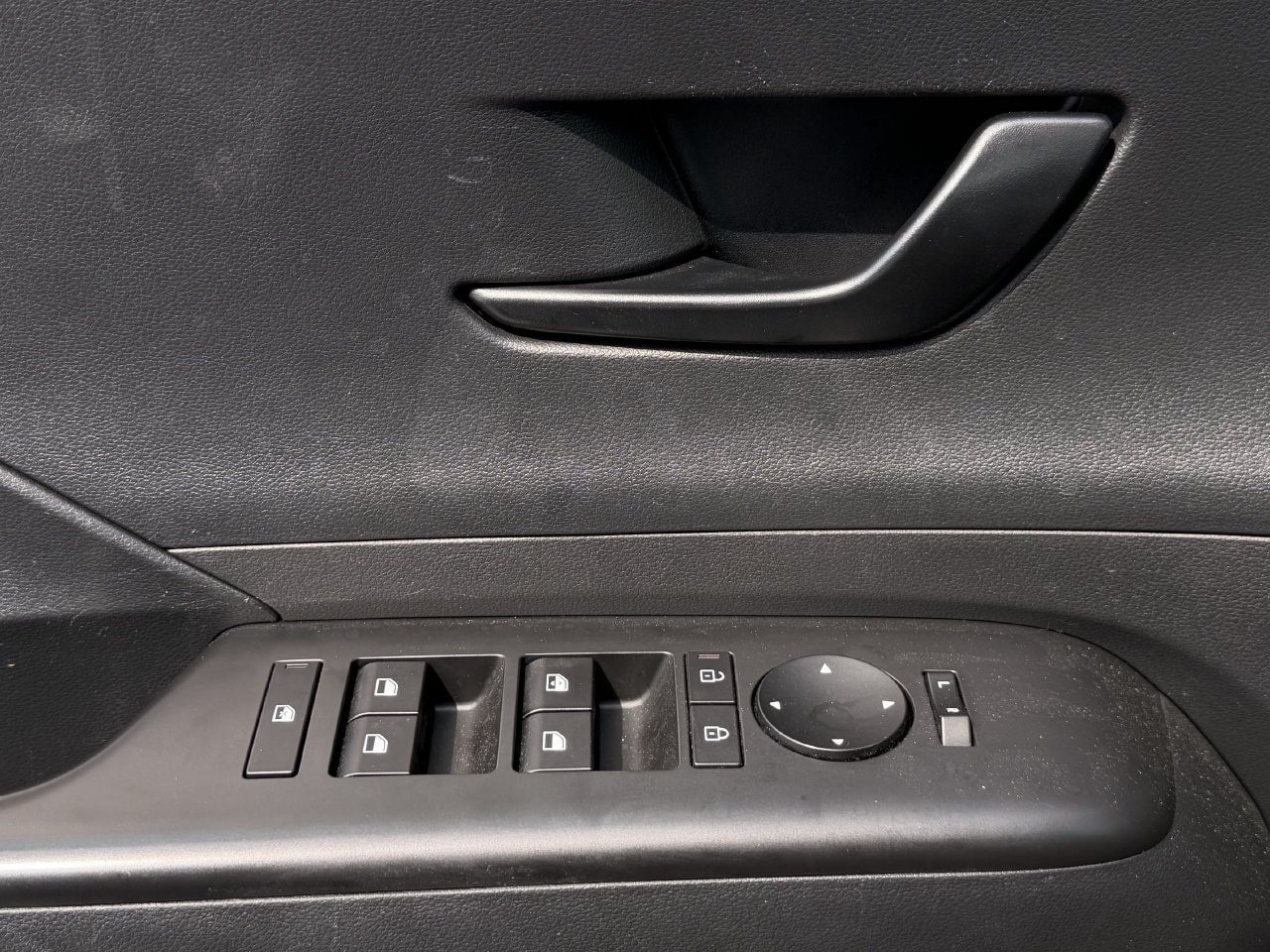 Used 2025 Hyundai Kona SEL FWD image 21