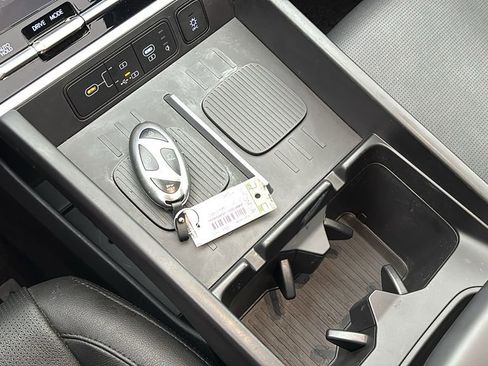 Used 2025 Hyundai Santa Fe Limited image 21