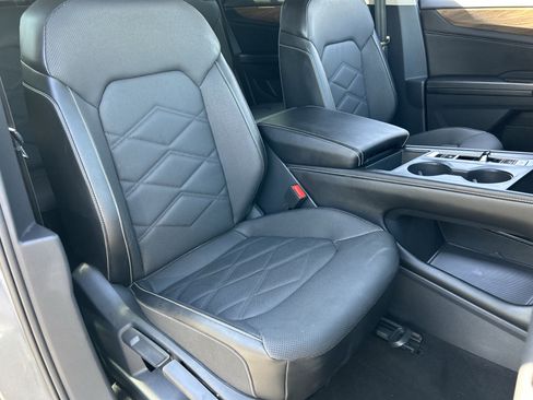 Used 2024 Volkswagen Atlas SE FWD image 8