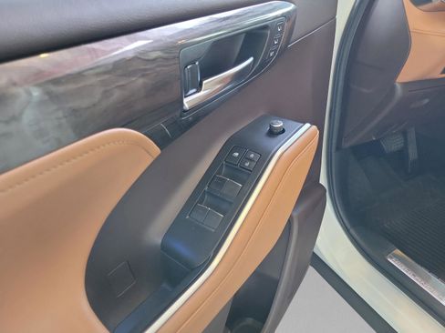 Used 2020 Toyota Highlander Platinum image 26