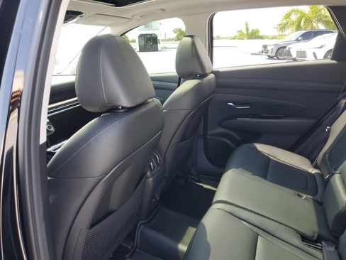 Used 2025 Hyundai Tucson Limited FWD image 12