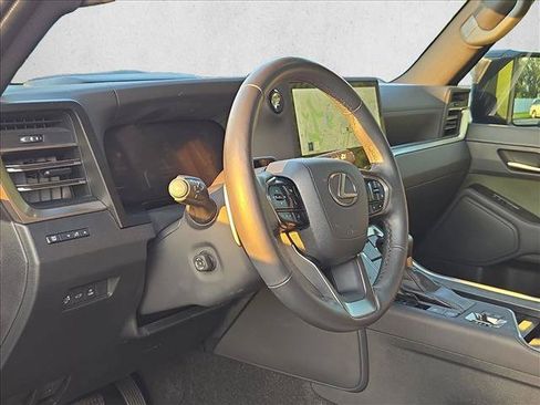 Used 2024 Lexus GX 550 AWD/4WD image 9
