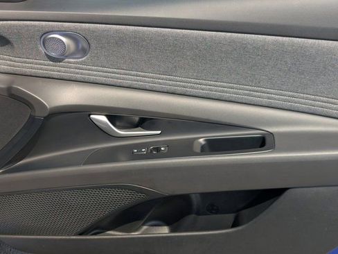 Used 2024 Hyundai Elantra Limited FWD image 13