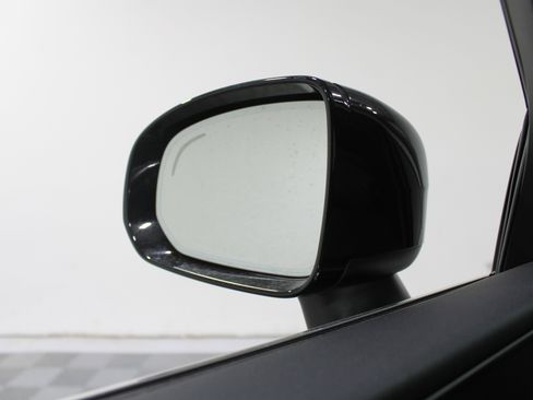 Used 2022 Volvo XC60 B5 Momentum image 16