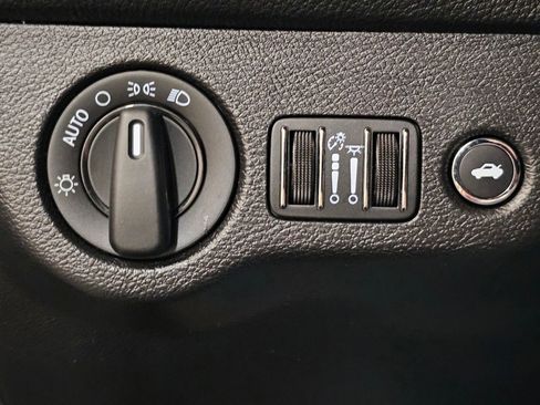 Used 2021 Dodge Challenger SXT image 26