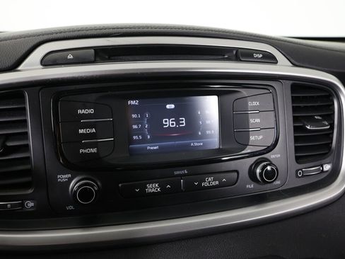 Used 2017 Kia Sorento LX image 34