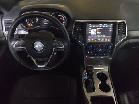 Used 2018 Jeep Grand Cherokee Altitude RWD image 26