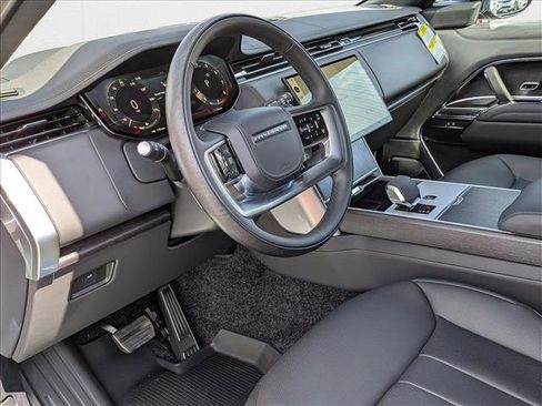 New 2025 Land Rover Range Rover SE image 3